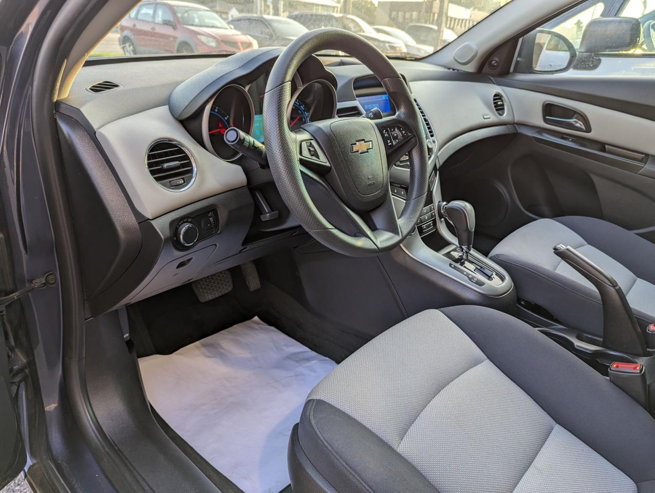 2014 Chevrolet Cruze 1.8 *Bluetooth/Cruise Control/Drives Like New* - Photo #13