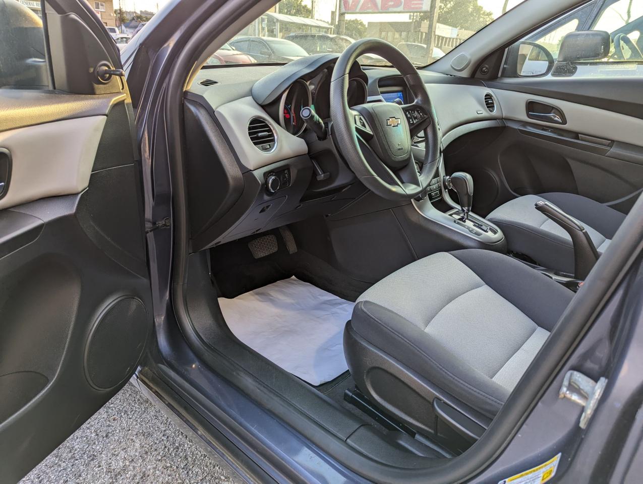 2014 Chevrolet Cruze 1.8 *Bluetooth/Cruise Control/Drives Like New* - Photo #12