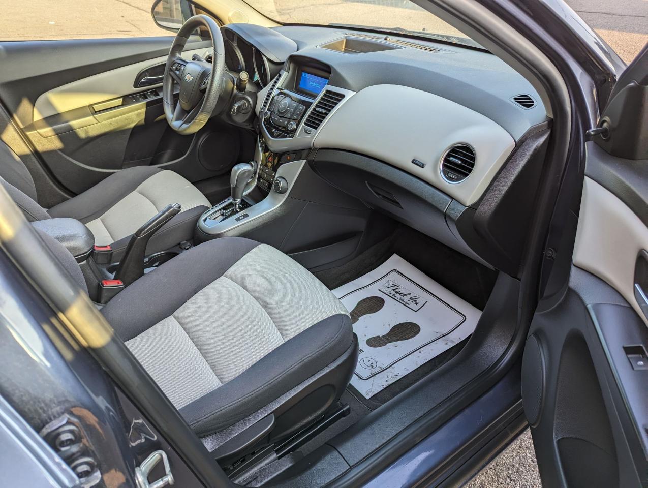 2014 Chevrolet Cruze 1.8 *Bluetooth/Cruise Control/Drives Like New* - Photo #24