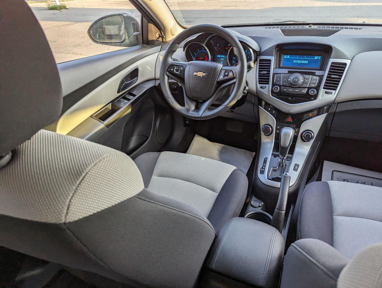2014 Chevrolet Cruze 1.8 *Bluetooth/Cruise Control/Drives Like New* - Photo #30