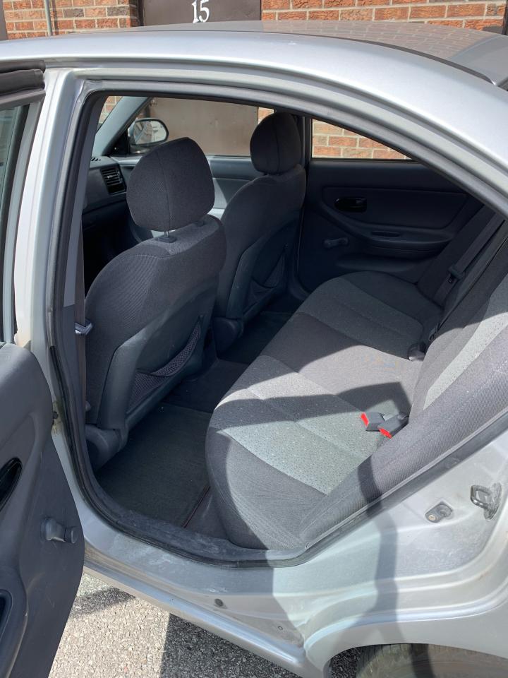 2002 Hyundai Elantra 4DR SDN. GL - 5 SPEED MANUAL TRANS. Photo4