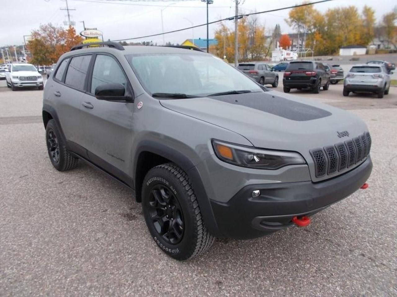 2022 Jeep Cherokee Trailhawk Photo2