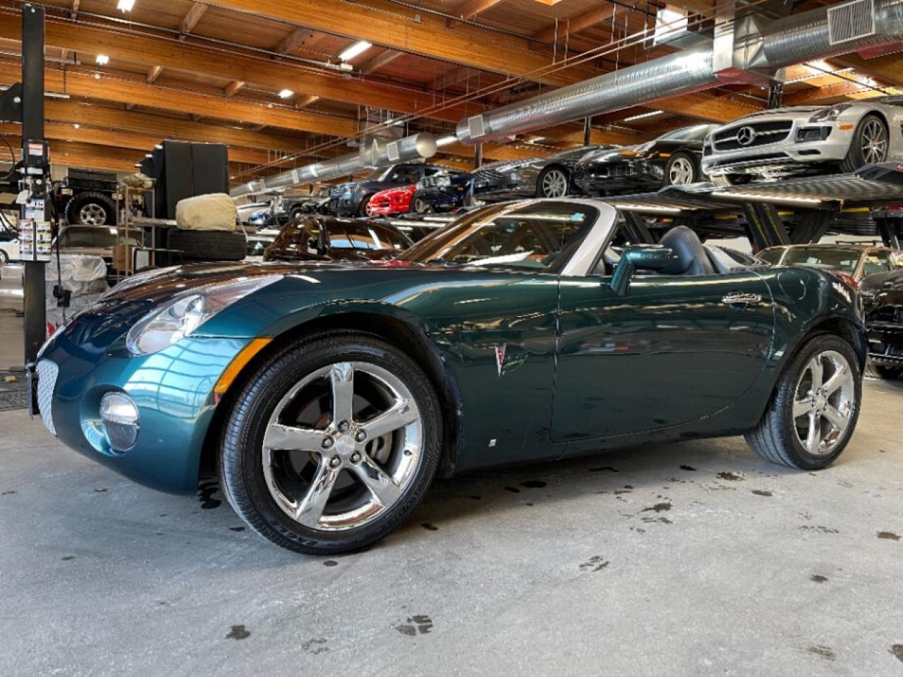 Used 2007 Pontiac Solstice CONVERTIBLE for sale in Vancouver, BC