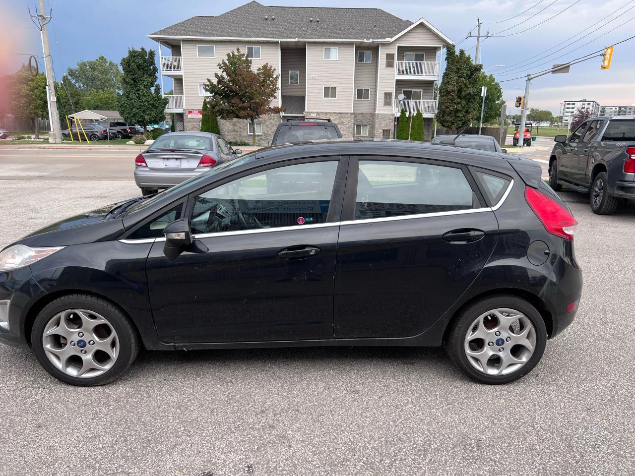 2013 Ford Fiesta Titanium - Photo #1