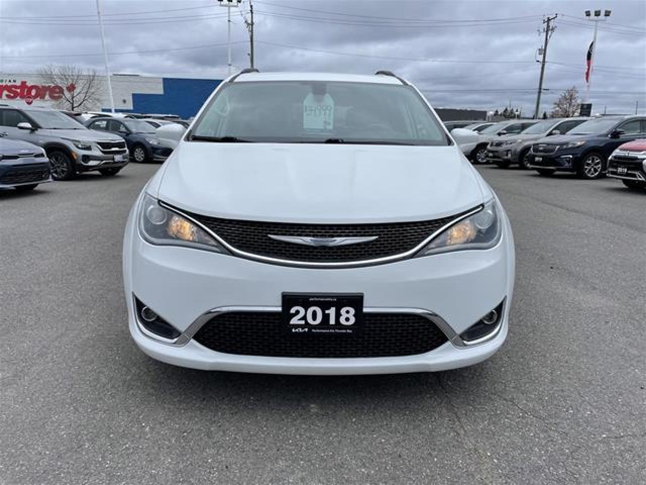 2018 Chrysler Pacifica Touring Plus Photo2