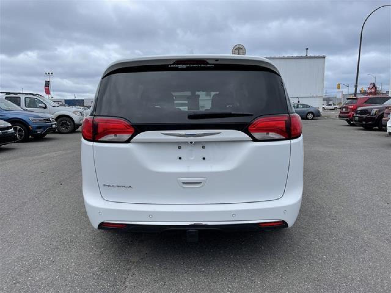 2018 Chrysler Pacifica Touring Plus Photo3