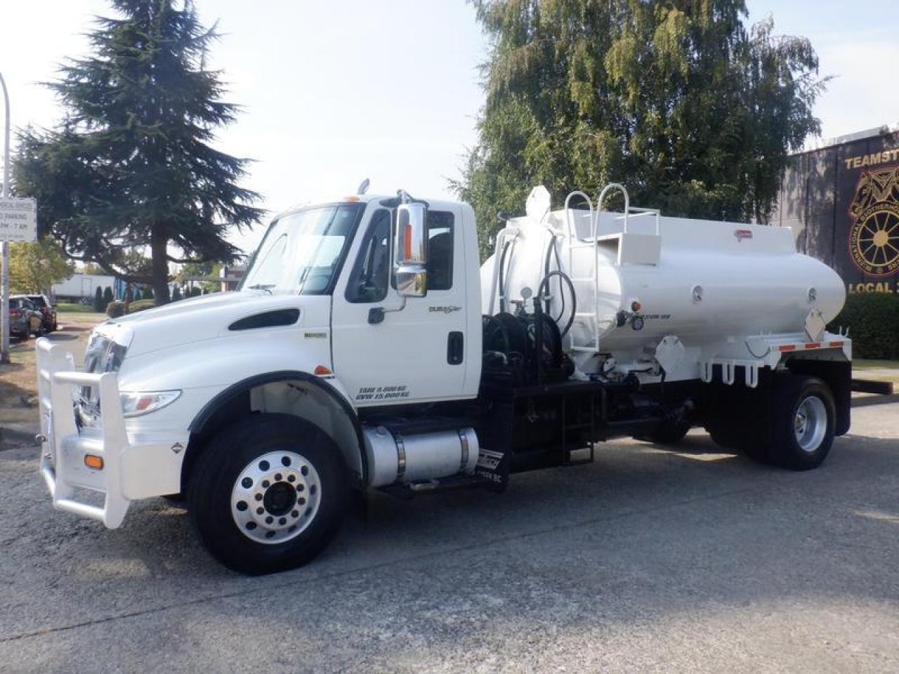 Used 2014 International 4400 Water Tanker With Air Brakes Diesel for sale in Burnaby, BC