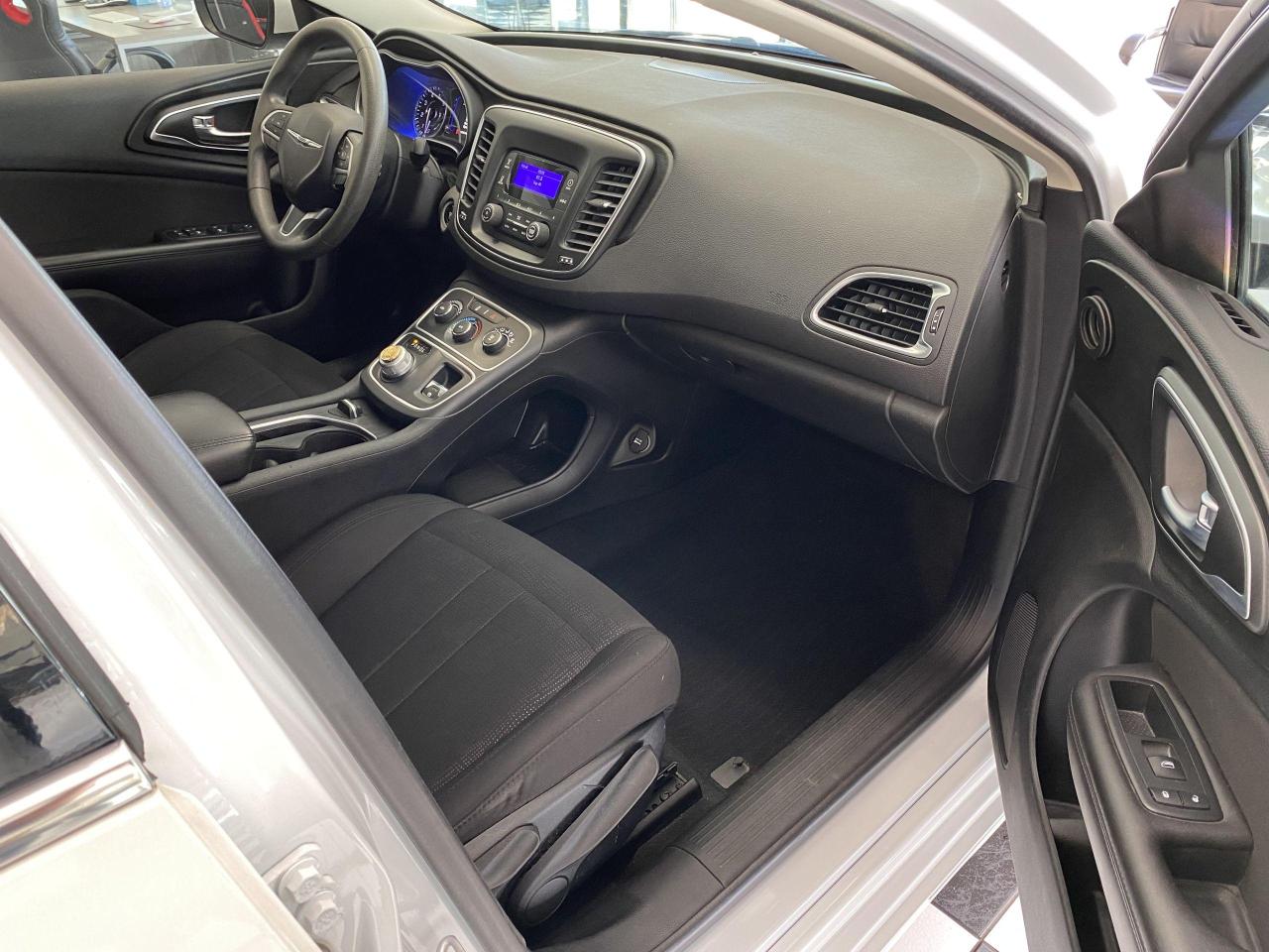 2015 Chrysler 200 LX+New Tires & Brakes+A/C+Tinted Windows - Photo #19