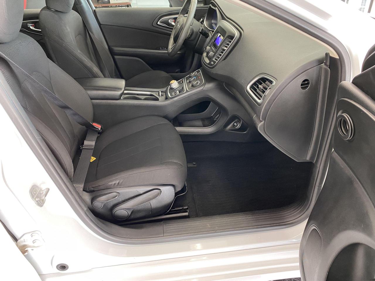 2015 Chrysler 200 LX+New Tires & Brakes+A/C+Tinted Windows - Photo #20