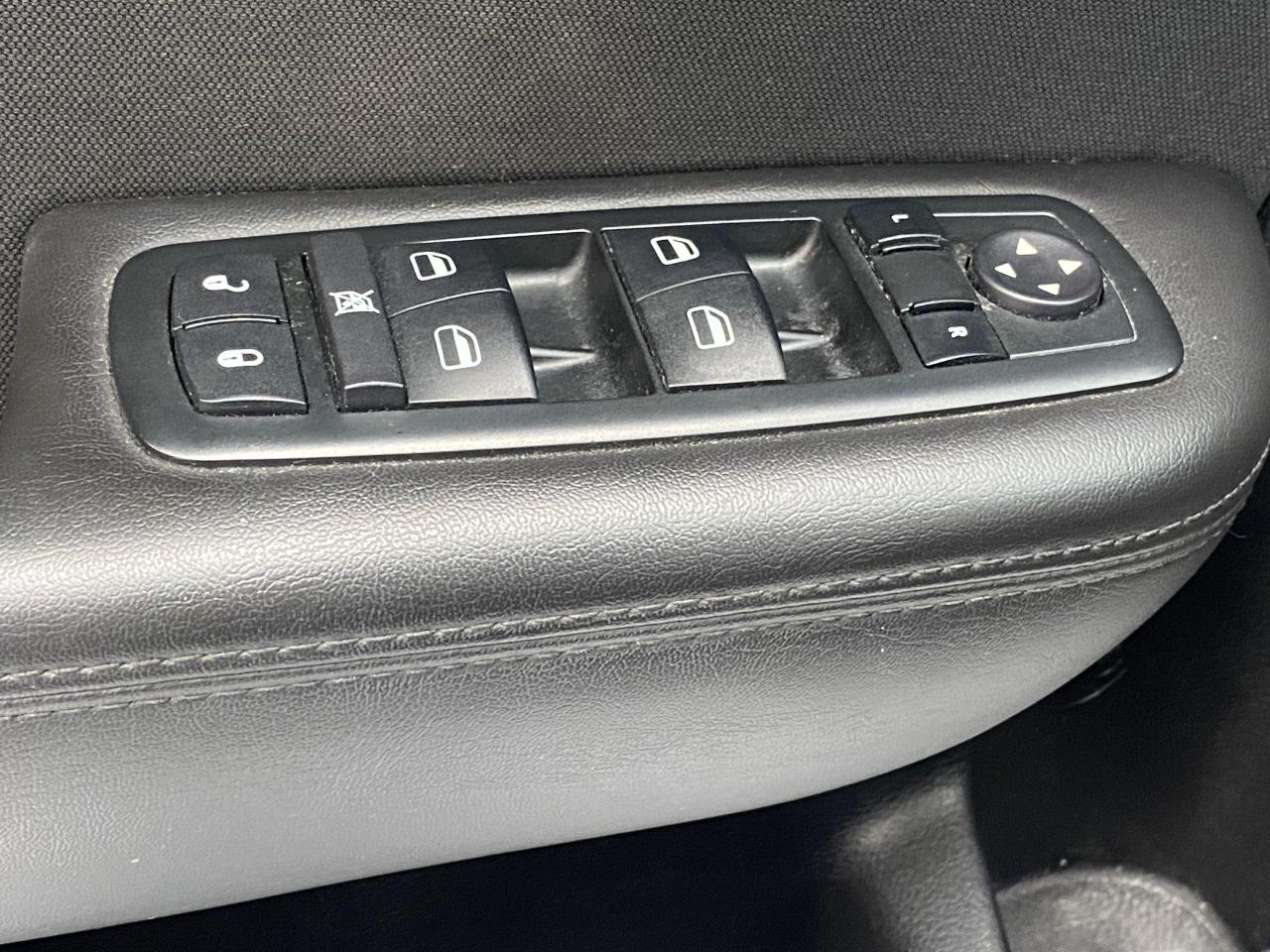 2015 Chrysler 200 LX+New Tires & Brakes+A/C+Tinted Windows - Photo #36