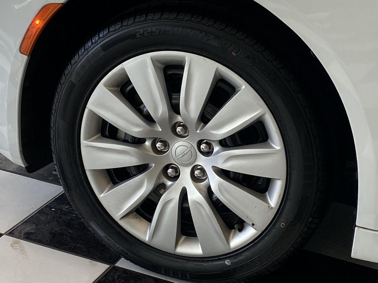2015 Chrysler 200 LX+New Tires & Brakes+A/C+Tinted Windows - Photo #45