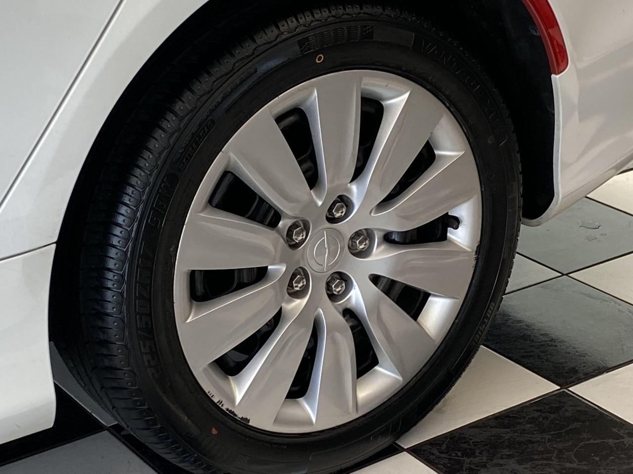2015 Chrysler 200 LX+New Tires & Brakes+A/C+Tinted Windows - Photo #46