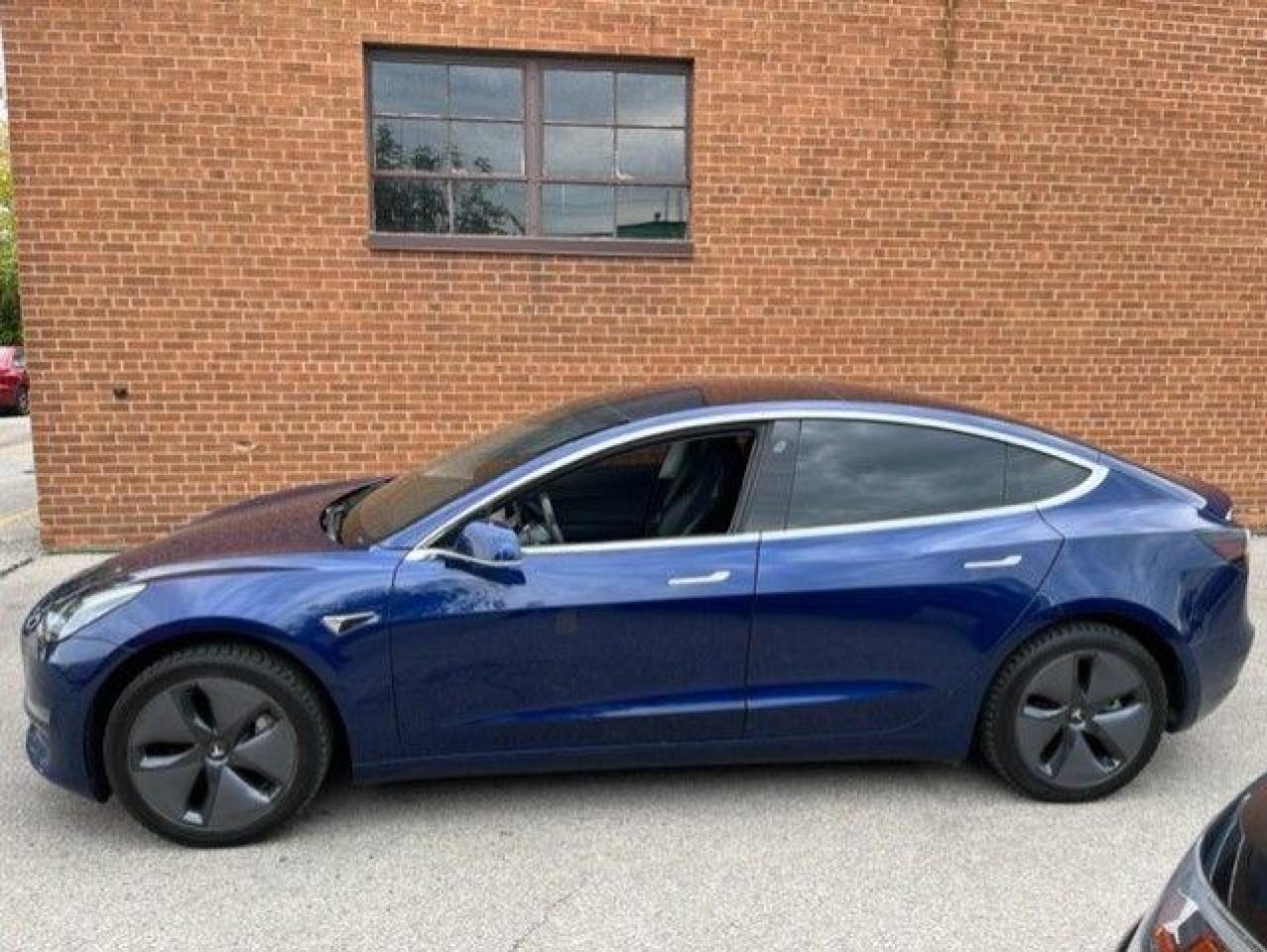 2018 Tesla Model 3 LONG RANGE/AUTOPILOT/1 OWNER/NO REPORTED ACCIDENTS - Photo #3