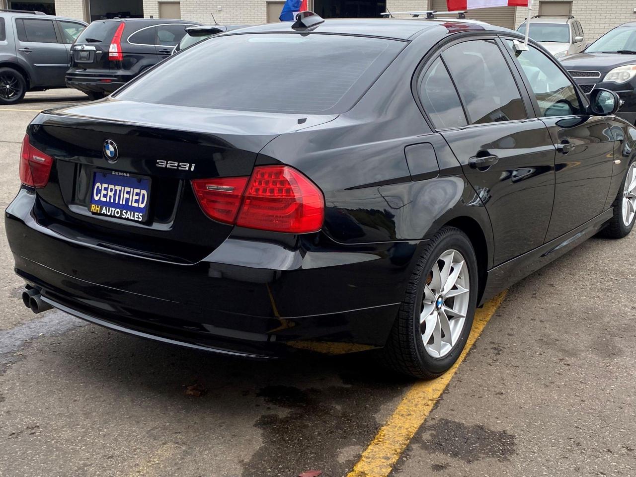 2011 BMW 3 Series 323i - Photo #6