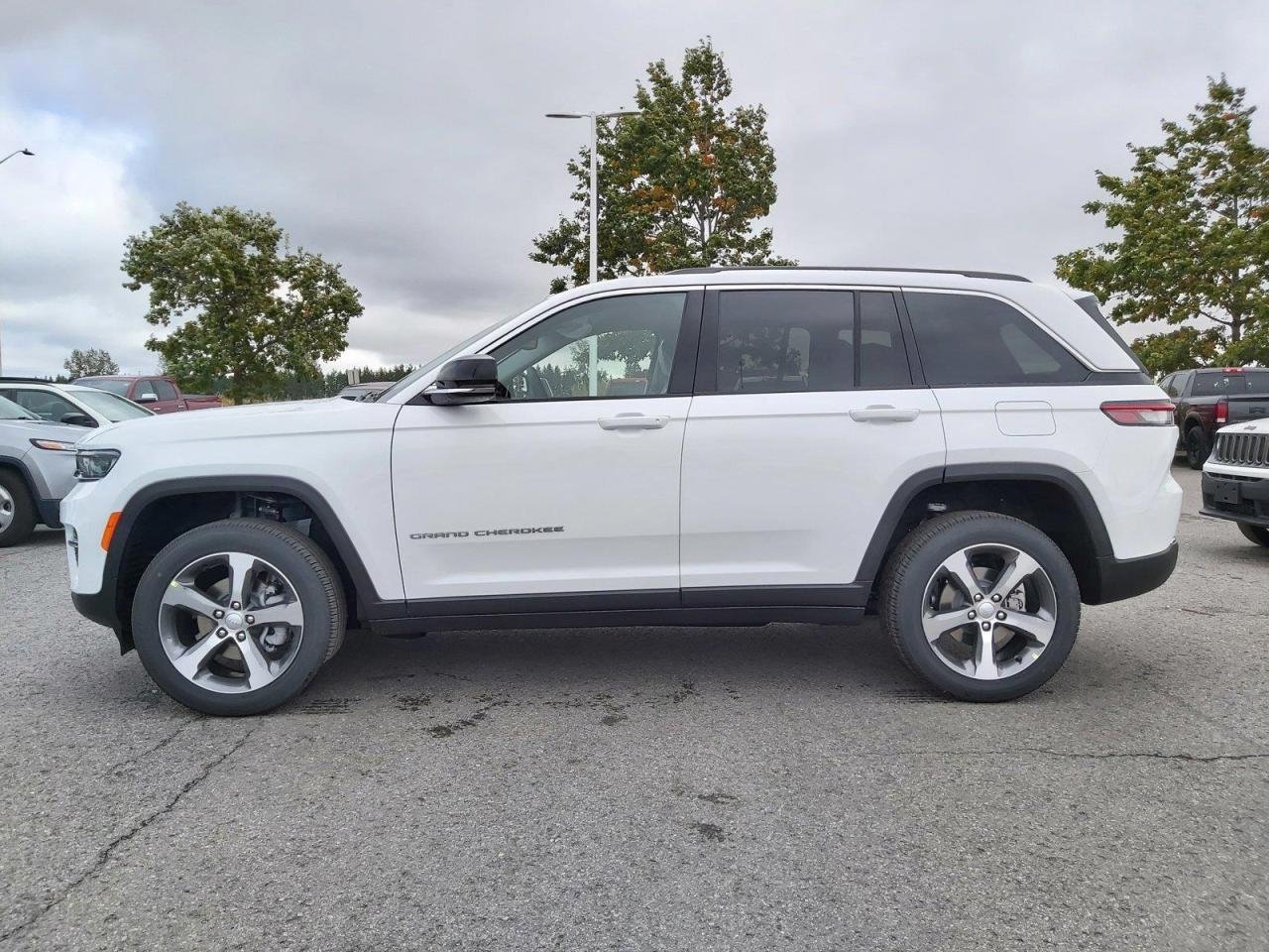 2023 Jeep Grand Cherokee Limited Photo3