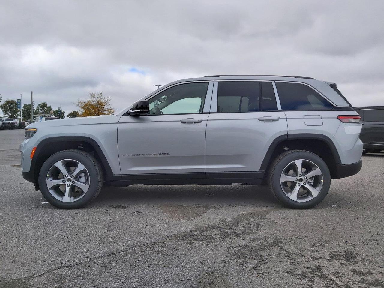 2023 Jeep Grand Cherokee Limited Photo3