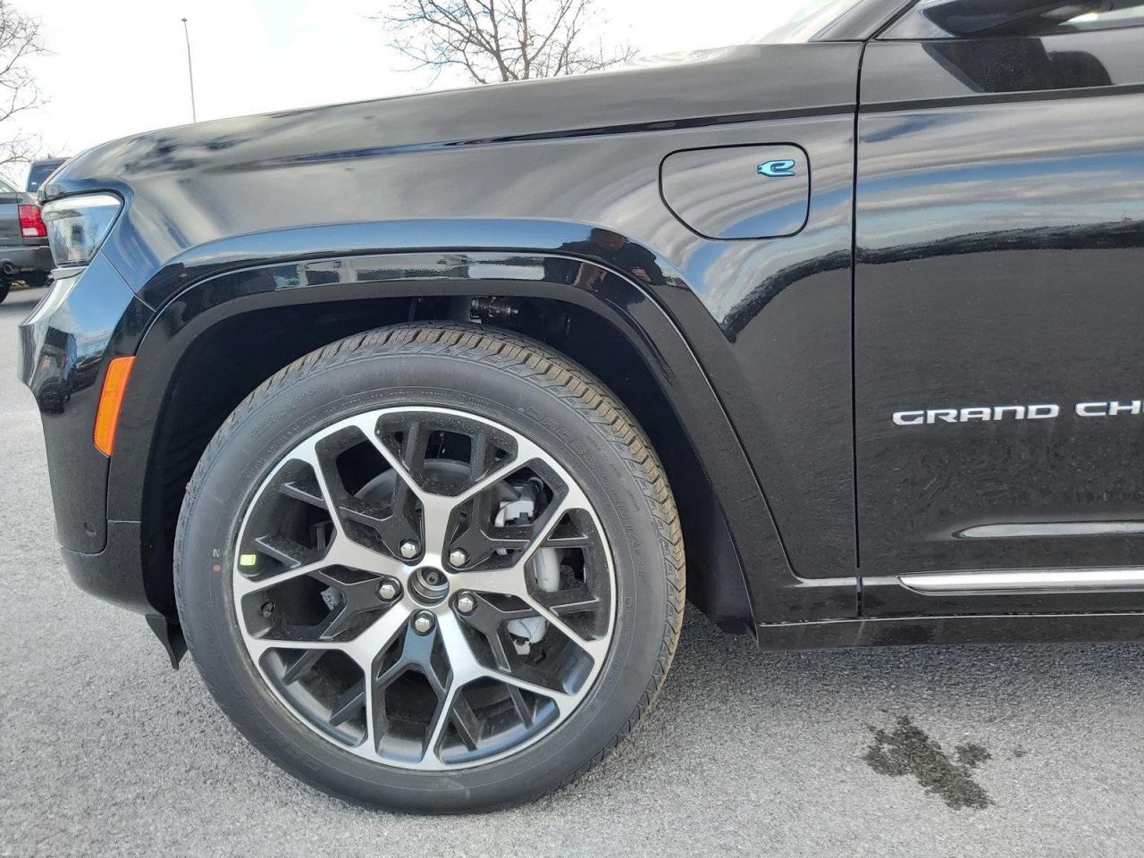 2022 Jeep Grand Cherokee 4XE SUMMIT Photo3