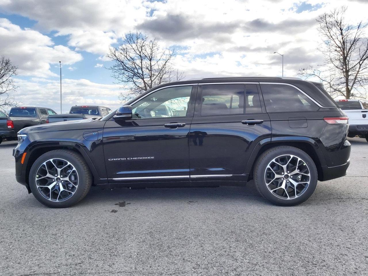 2022 Jeep Grand Cherokee 4XE SUMMIT Photo4