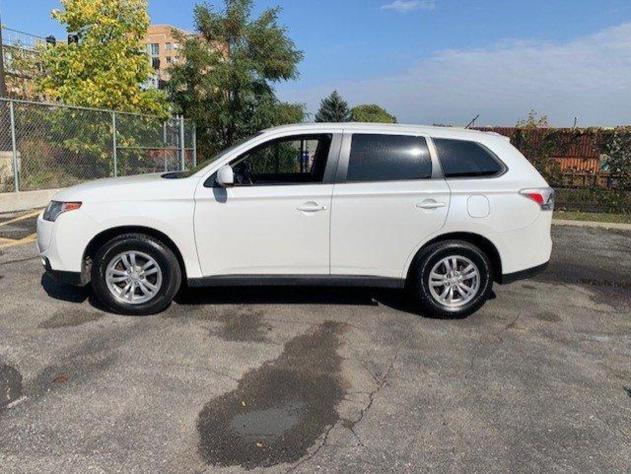 Used 2014 Mitsubishi Outlander ES 4WD 4 CYLINDER-CERTIFIED-WE FINANCE!! for sale in Toronto, ON