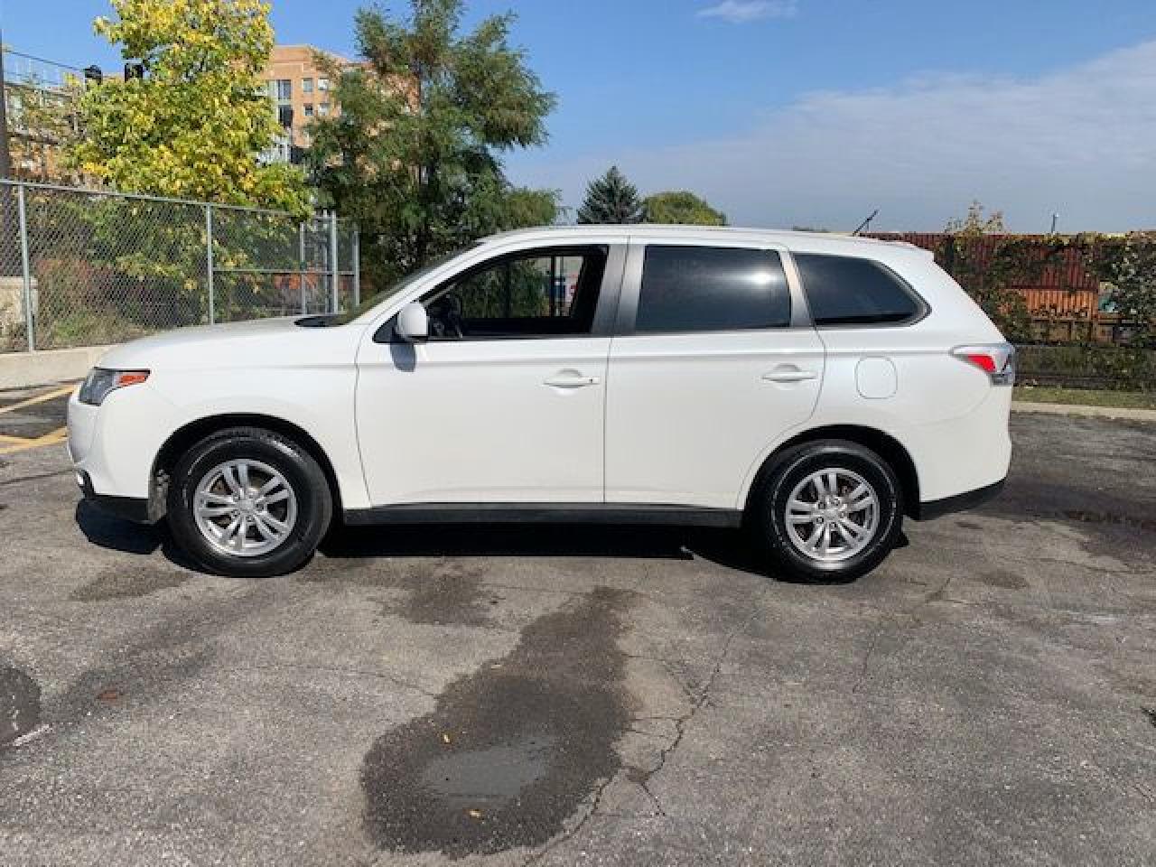 Used 2014 Mitsubishi Outlander 4WD **ES** 4 CYLINDER-CERTIFIED-WE FINANCE!! for sale in Toronto, ON