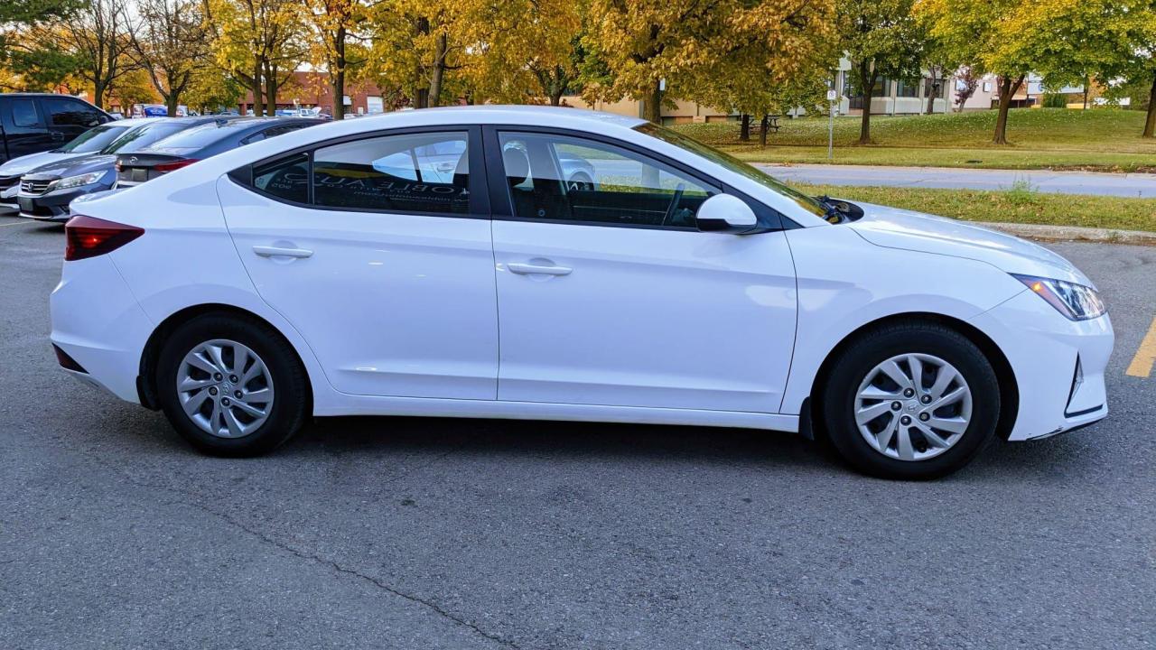 2020 Hyundai Elantra Essential Photo3