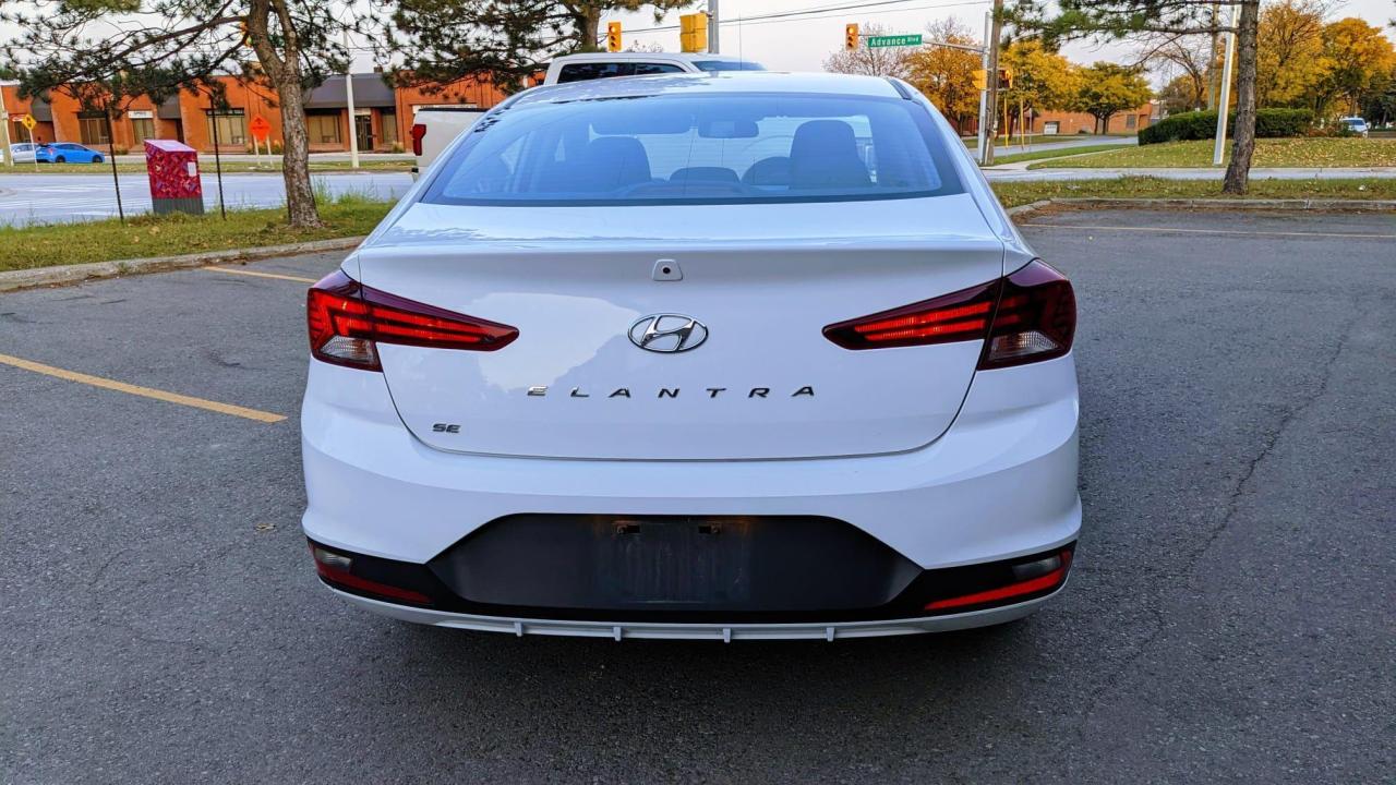 2020 Hyundai Elantra Essential Photo4