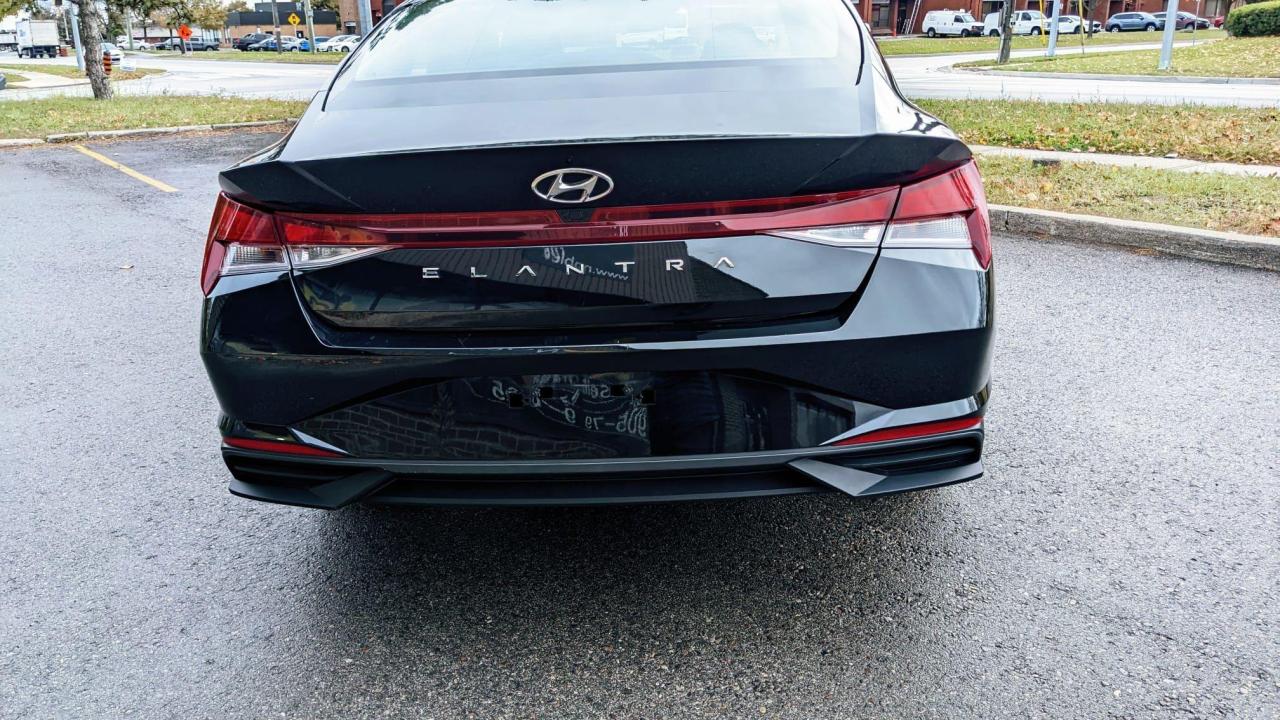 2022 Hyundai Elantra Preferred Photo3