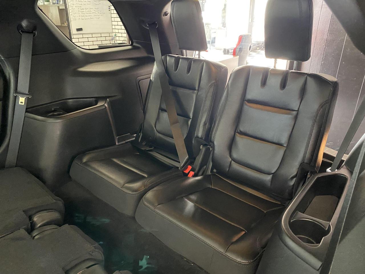 2018 Ford Explorer XLT AWD+New Tires+Pano Roof+7 PASS+CLEAN CARFAX - Photo #25