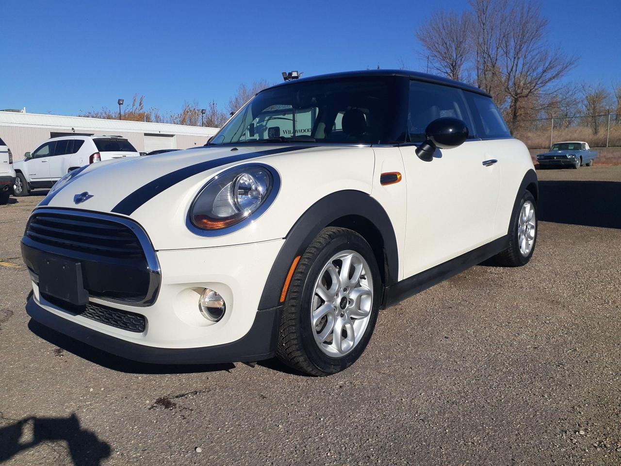 2017 MINI Cooper Leather, Pano Roof, Htd Seats, Bluetooth, Alloys - Photo #1