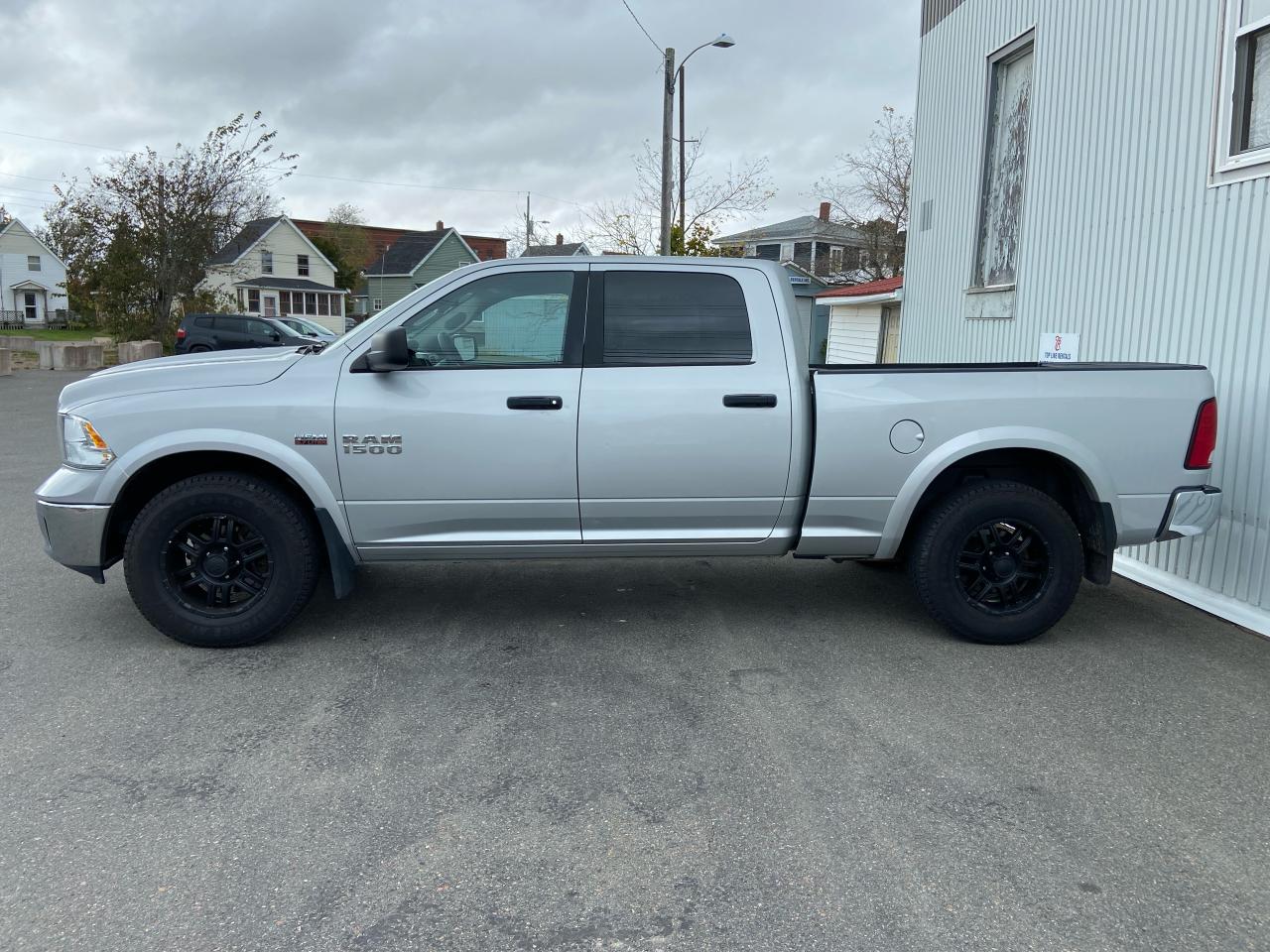 2017 RAM 1500 OUTDOORSMAN - Photo #4