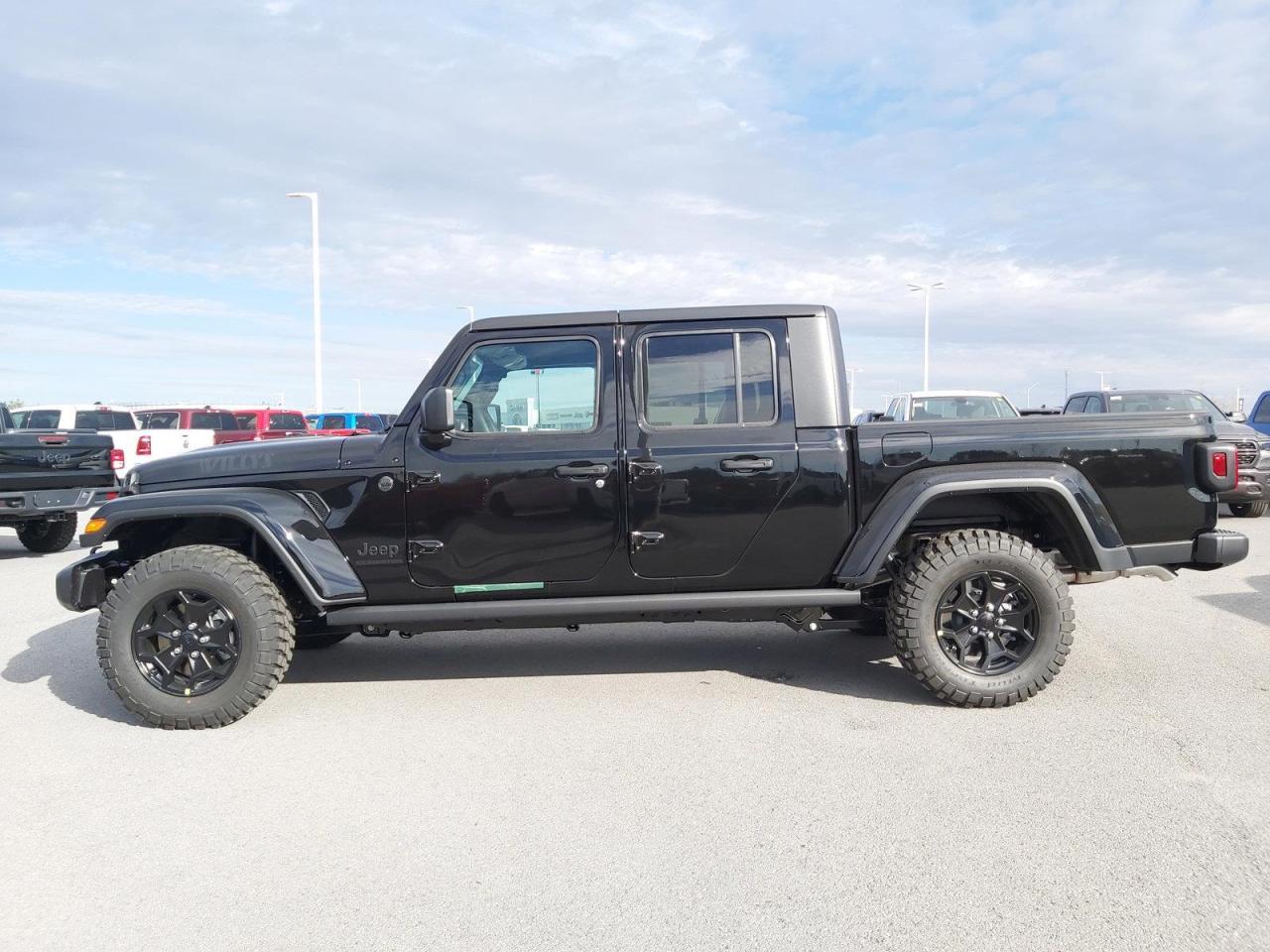 2023 Jeep Gladiator Sport S Photo4