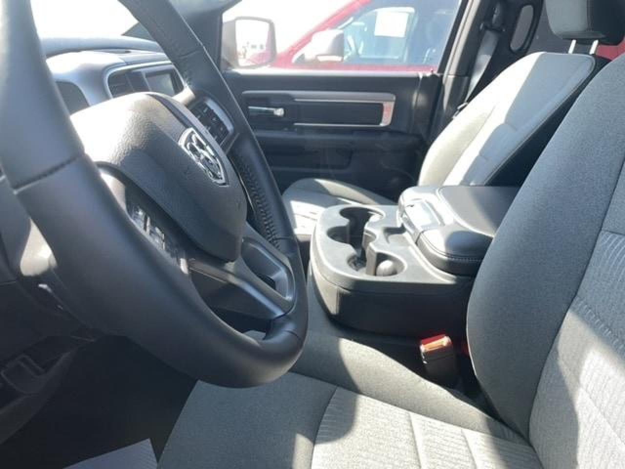 2022 RAM 1500 Classic WARLOCK Photo2