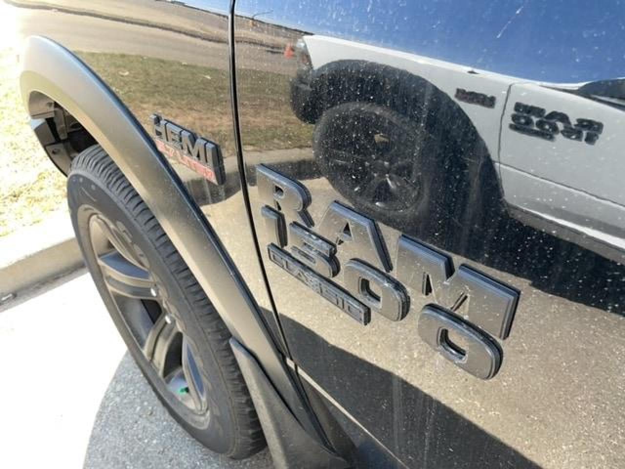 2022 RAM 1500 Classic WARLOCK Photo3