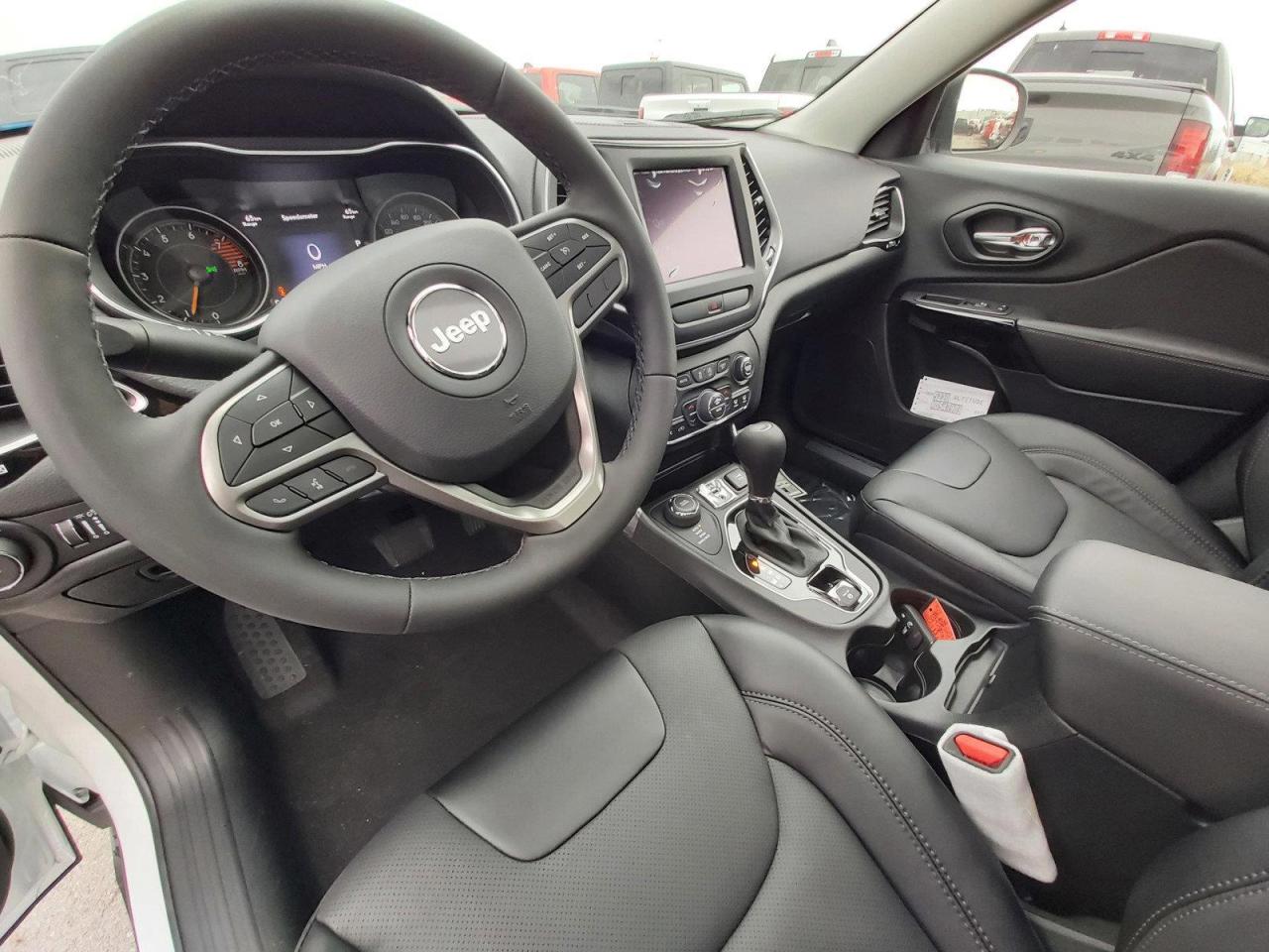 2022 Jeep Cherokee Altitude Photo3