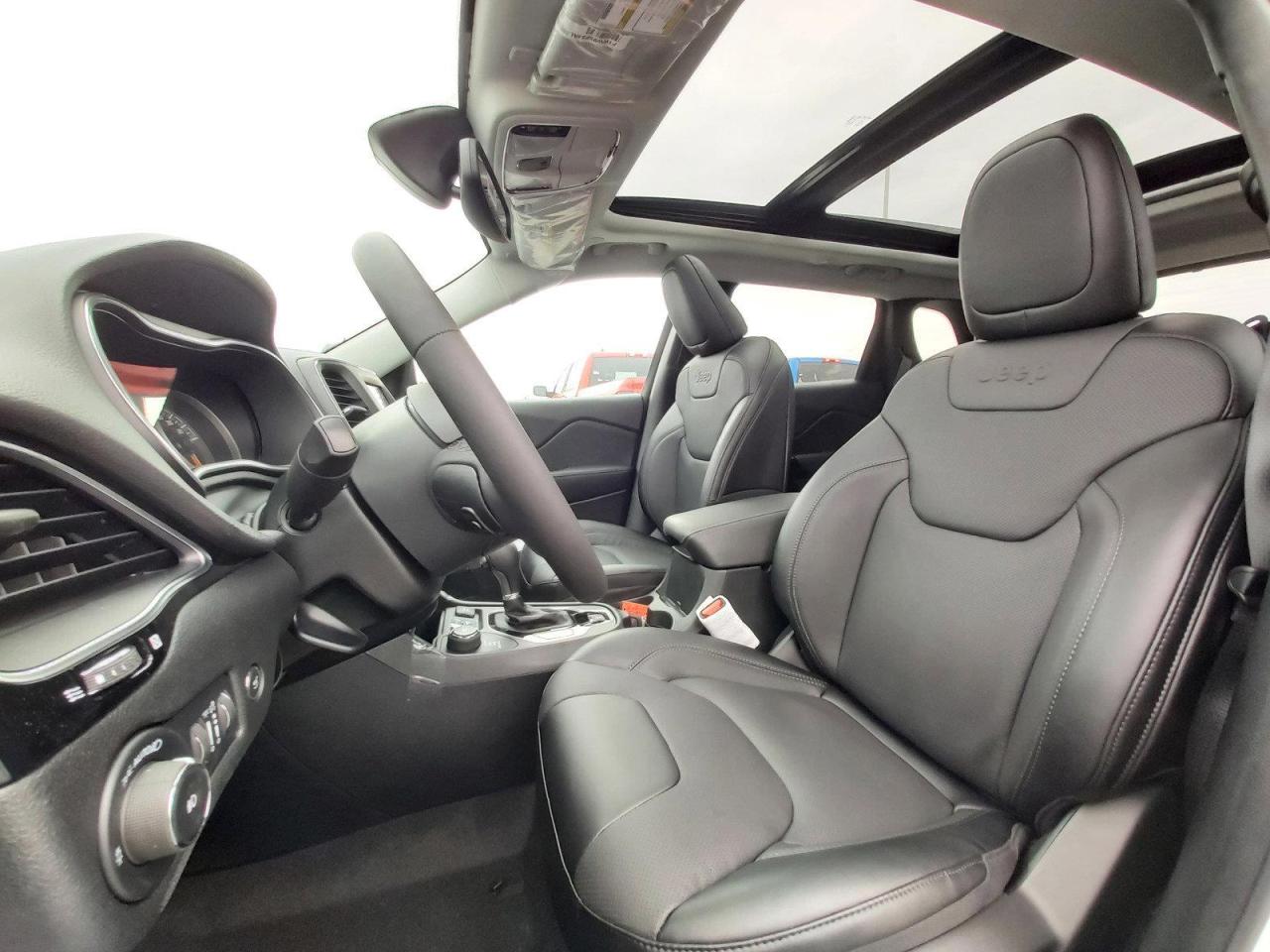 2022 Jeep Cherokee Altitude Photo4