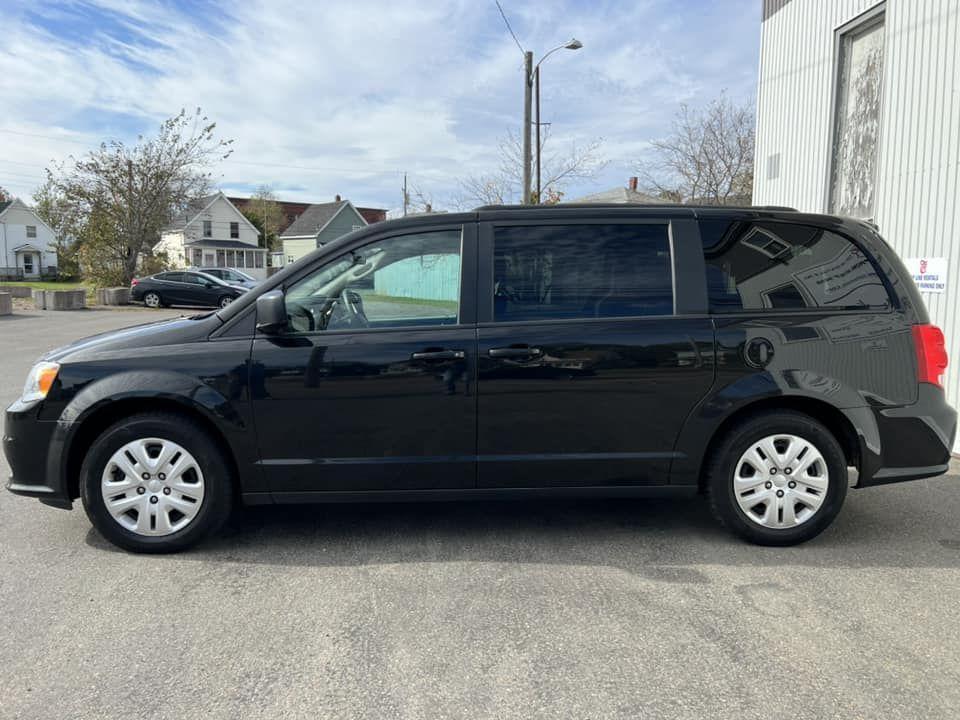 2019 Dodge Grand Caravan SXT - Photo #3