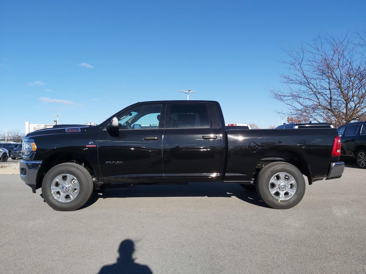 2022 RAM 3500 Big Horn Photo4