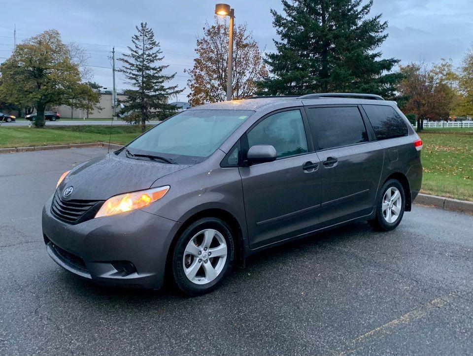 2011 Toyota Sienna 5dr V6 7-Pass FWD - Photo #1