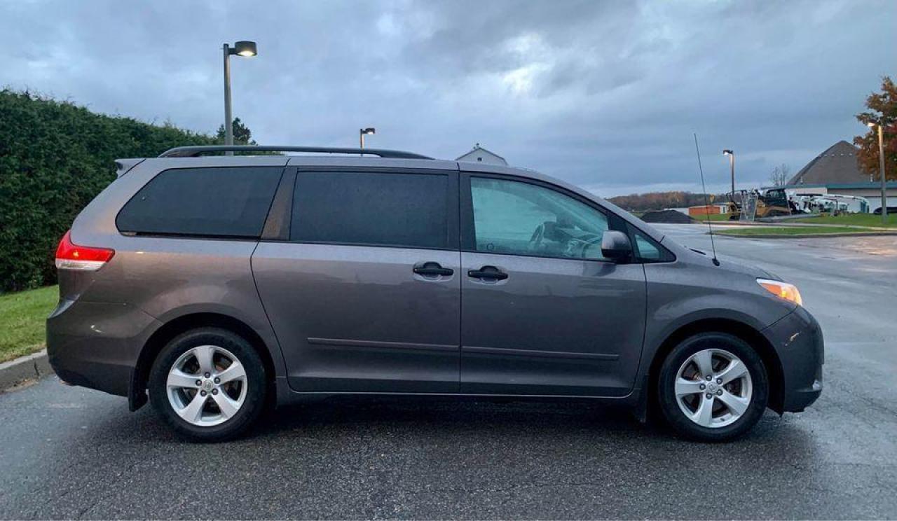 2011 Toyota Sienna 5dr V6 7-Pass FWD Photo2