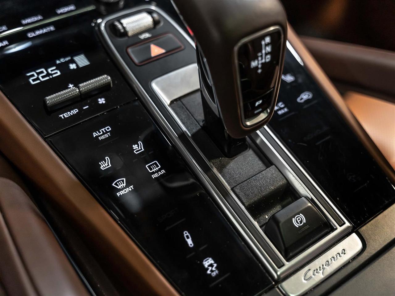 2019 Porsche Cayenne Turbo|Premium Plus Pkg|Sport Design Pkg|Carbon Fiber Interior Pkg|Sport Chrono Pkg Photo