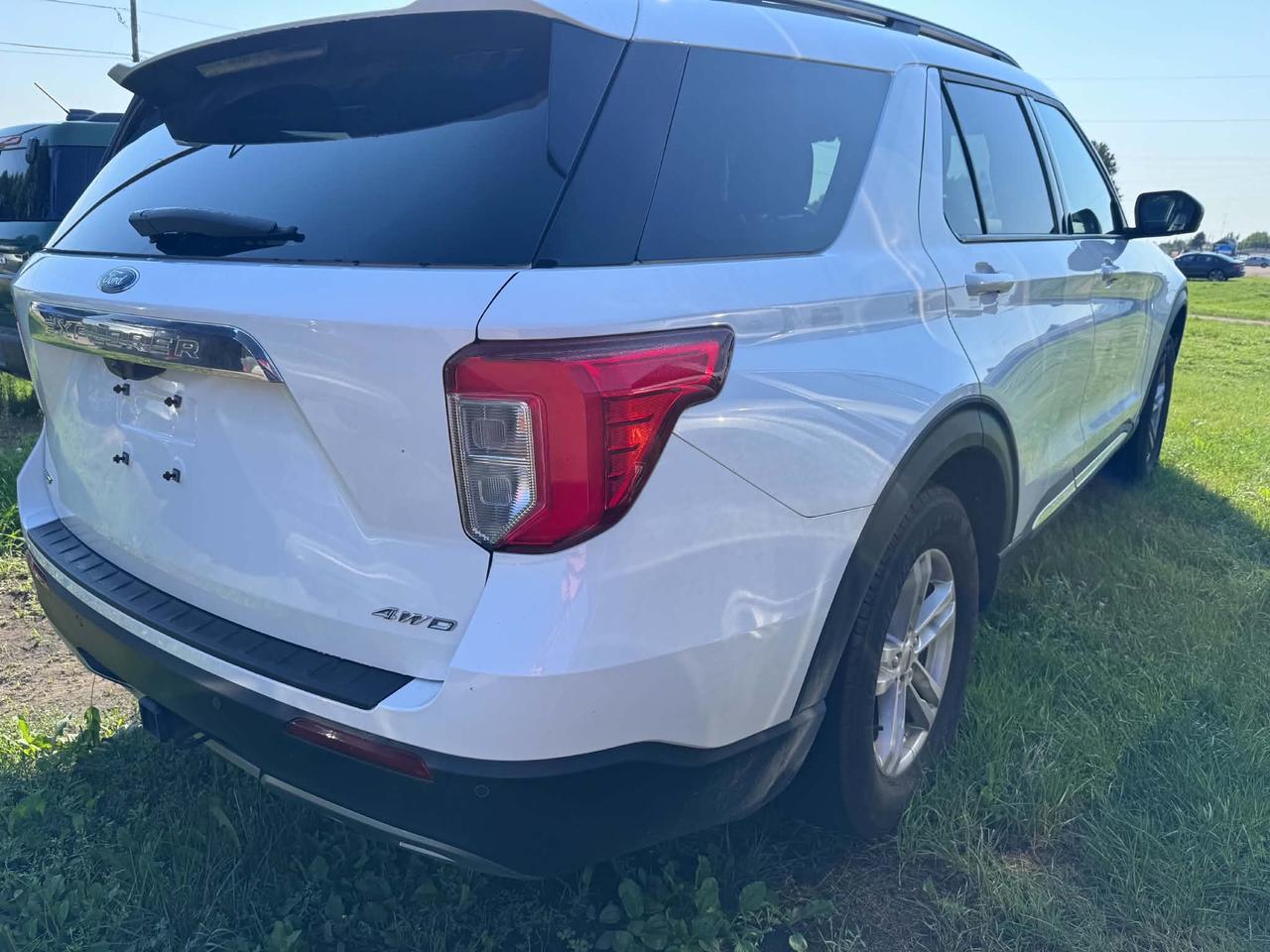 2023 Ford Explorer XLT 4WD Photo5