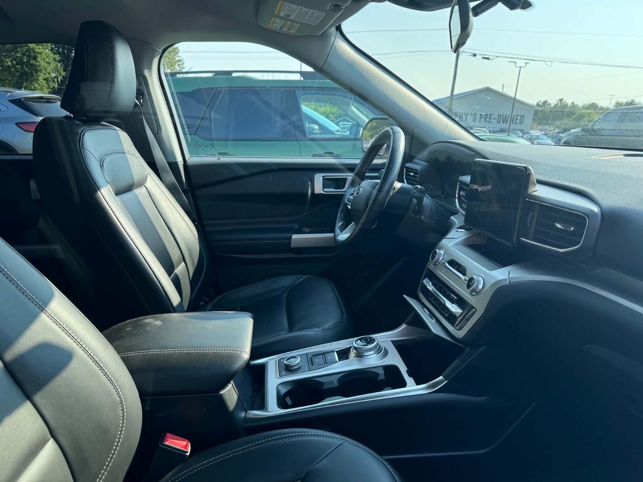 2023 Ford Explorer XLT 4WD Photo5
