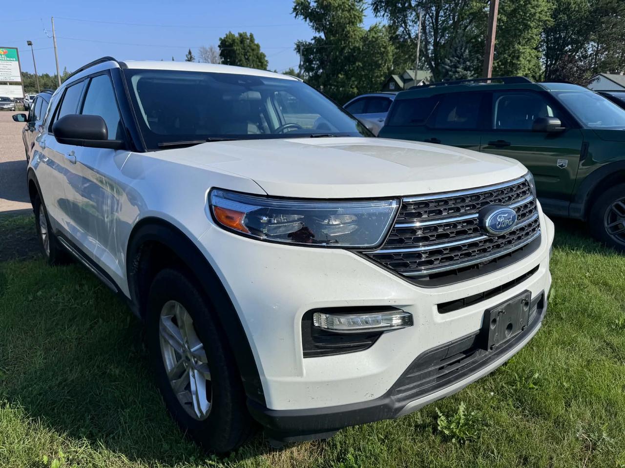2023 Ford Explorer XLT 4WD Photo5