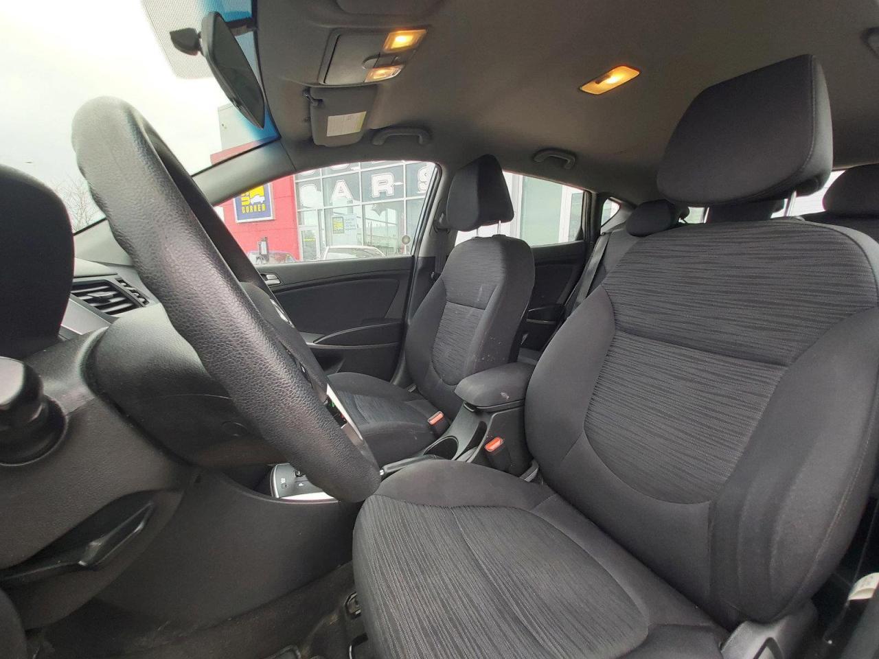 2017 Hyundai Accent GL Photo4