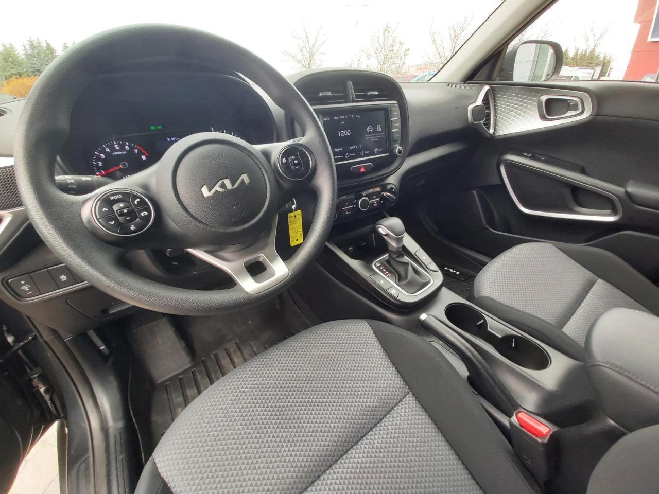 2022 Kia Soul LX Photo3