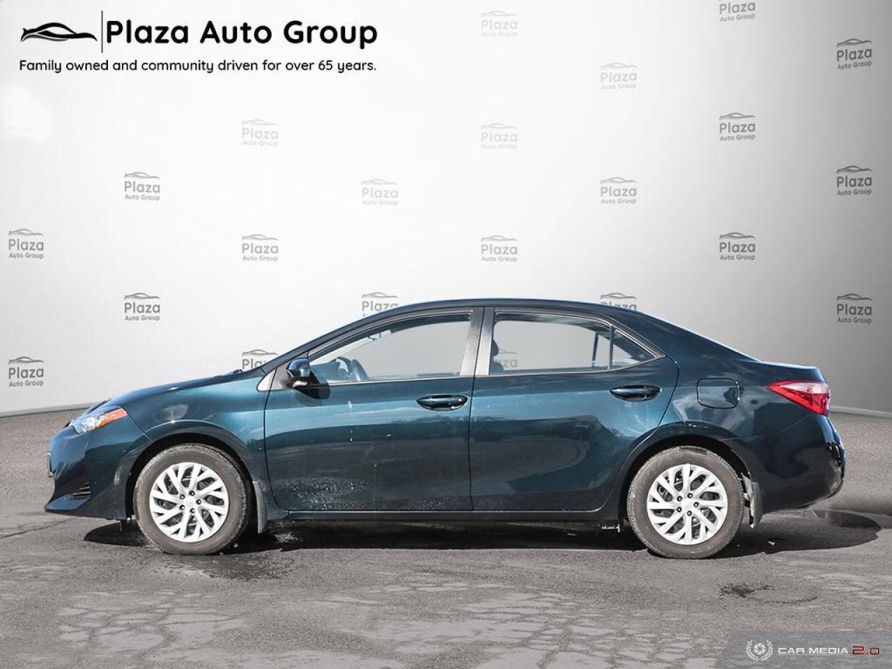 2017 Toyota Corolla SE Photo2