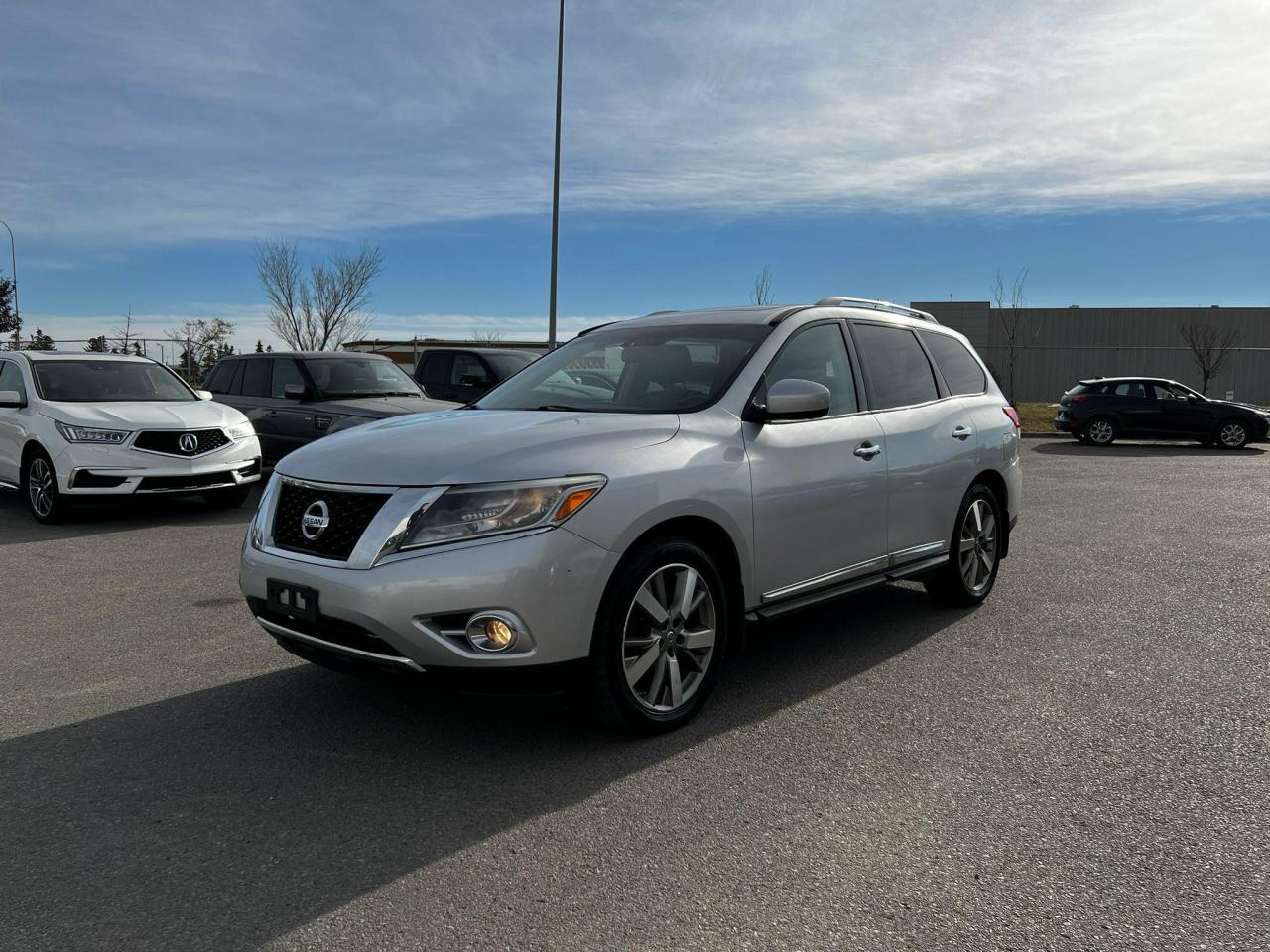 Used 2015 Nissan Pathfinder 4WD 4dr Platinum | $0 DOWN - EVERYONE APPROVED!! for sale in Calgary, AB