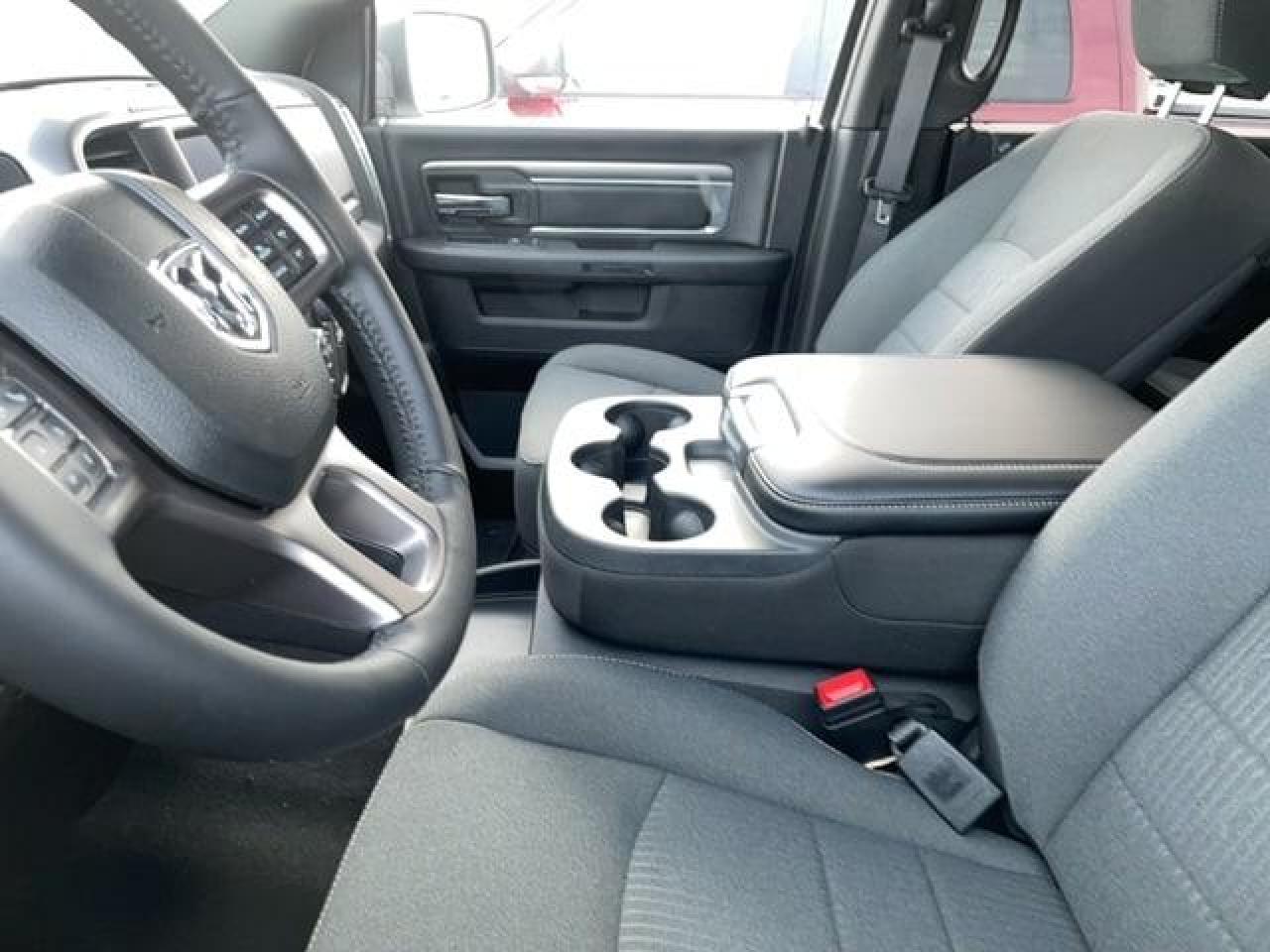 2022 RAM 1500 Classic WARLOCK Photo2