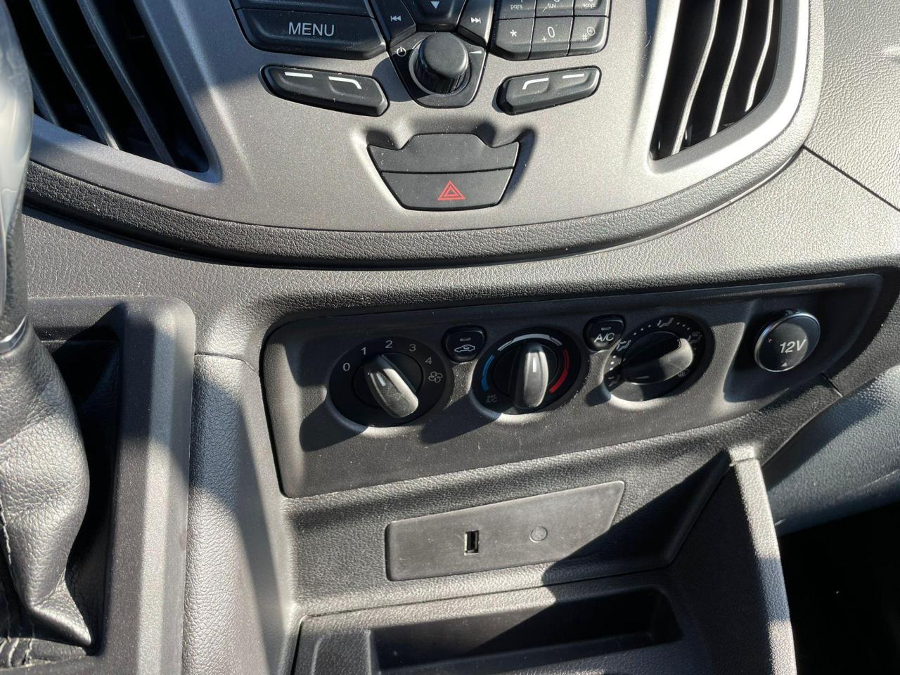 2019 Ford Transit T-250 130" Med Rf 9000  NO ACCIDENT LOW KM Photo3