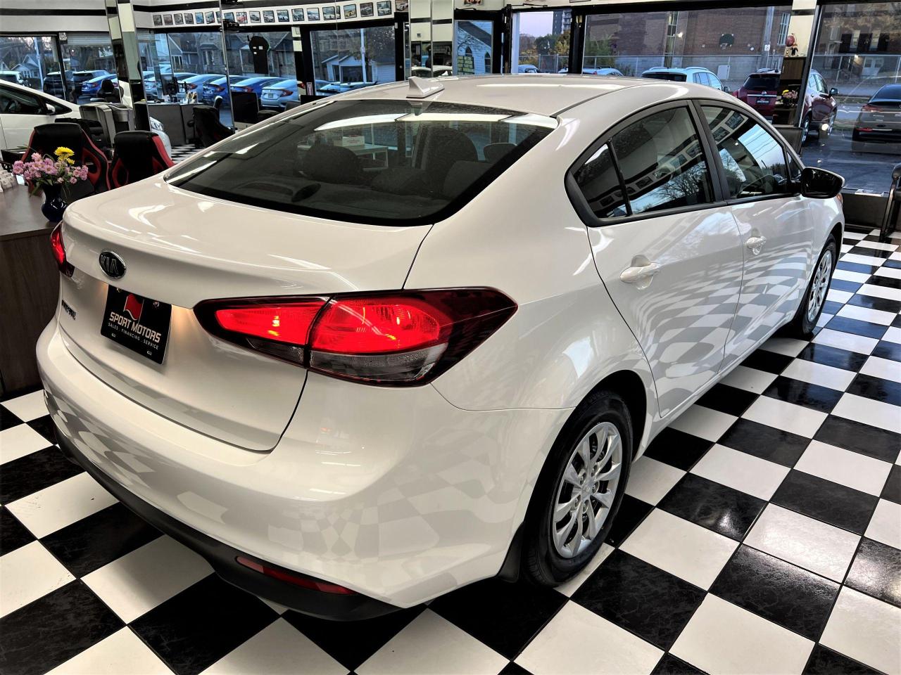 2017 Kia Forte LX+ApplePlay+New Tires+Camera+Heated Seats+A/C - Photo #4